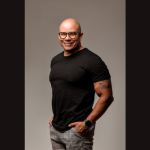 Gilberson Wanderley Silva destaca que o segredo para escolher o rejuvenescimento facial ideal é alinhar expectativas e indicações médicas.