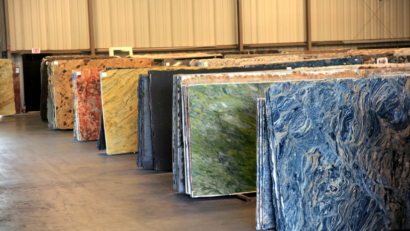 Descubra por que o granito é tão utilizado em obras e como suas propriedades garantem qualidade e excelente custo-benefício.