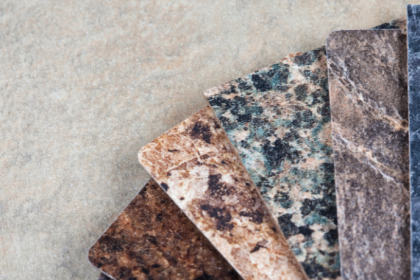 O granito se destaca na construção civil pela resistência, durabilidade e estética que valoriza qualquer projeto.