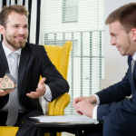 Alex Nabuco dos Santos observa o capital silencioso no mercado imobiliário.