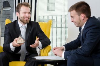 Alex Nabuco dos Santos observa o capital silencioso no mercado imobiliário.