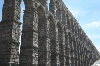 Tecnologia brasileira da Liderroll pode viabilizar aqueduto histórico para salvar o Mar Morto com soluções inovadoras em engenharia. Conteúdo de Paulo Roberto Gomes Fernandes.